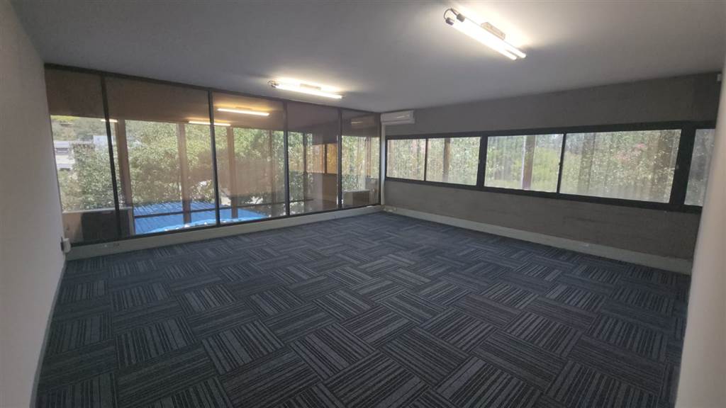 350  m² Commercial space in Lynnwood photo number 6