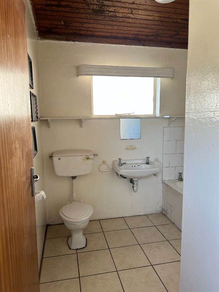 1 Bed Apartment in Walmer photo number 13