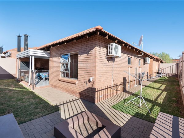 2 Bedroom Townhouse 2 Bedroom Townhouse