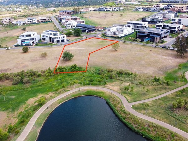 3 894 m² Land