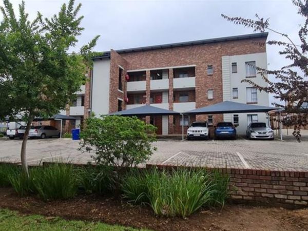 3 Bed Townhouse in Rooihuiskraal North