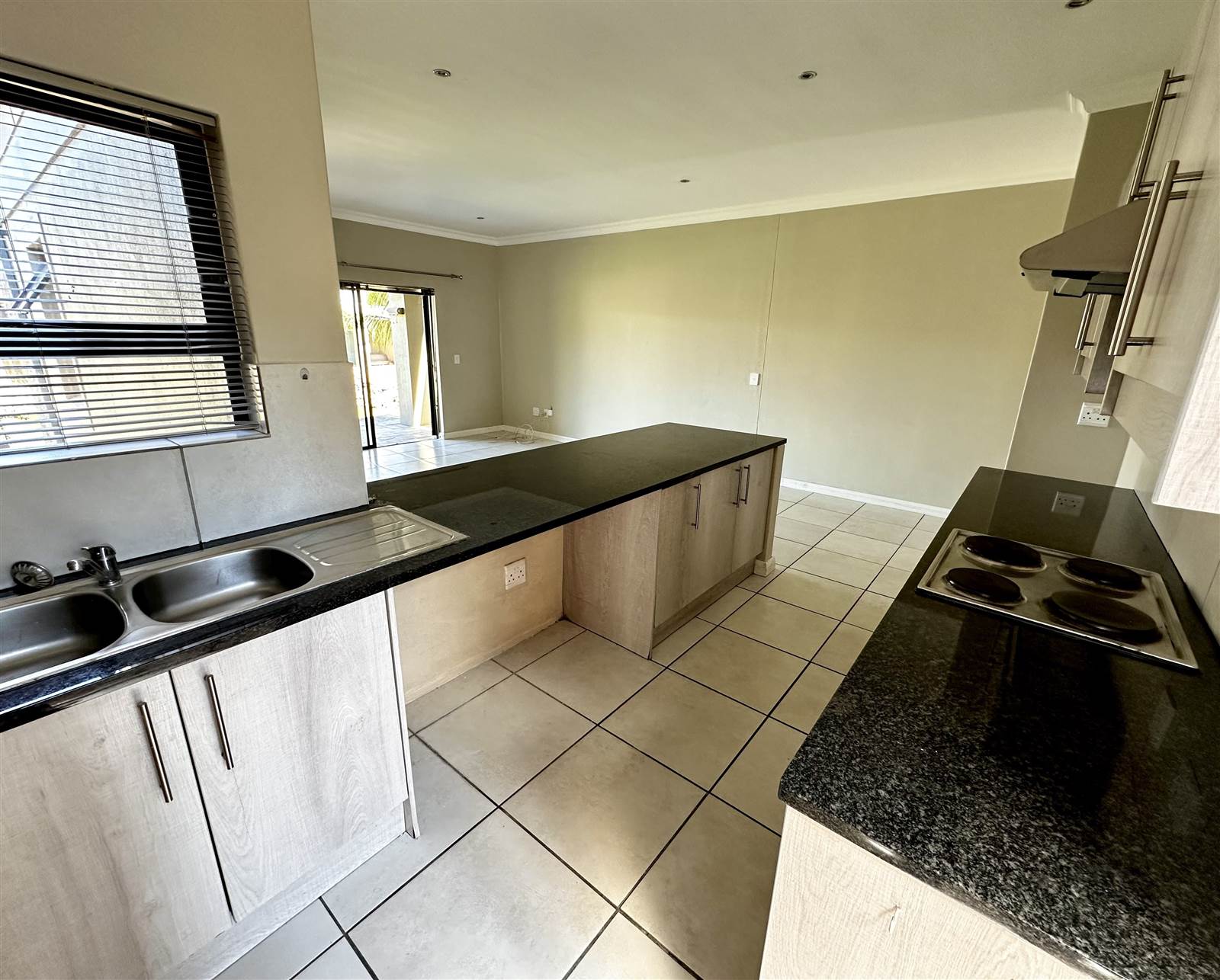 2 Bed Townhouse in Brackenfell Central photo number 8