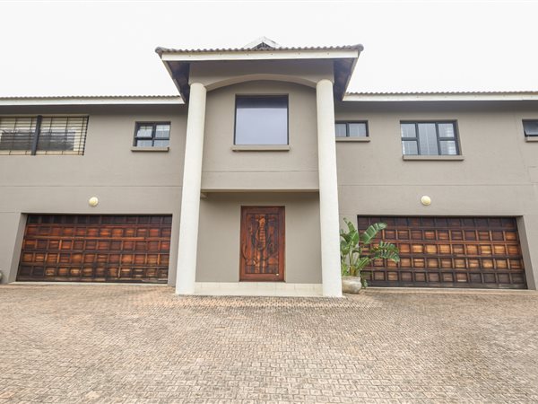 5 Bed House in Sea Park