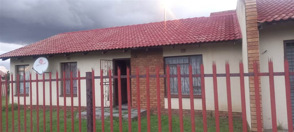 4 Bed House in Embalenhle photo number 21