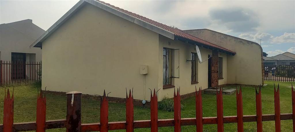 4 Bed House in Embalenhle photo number 14