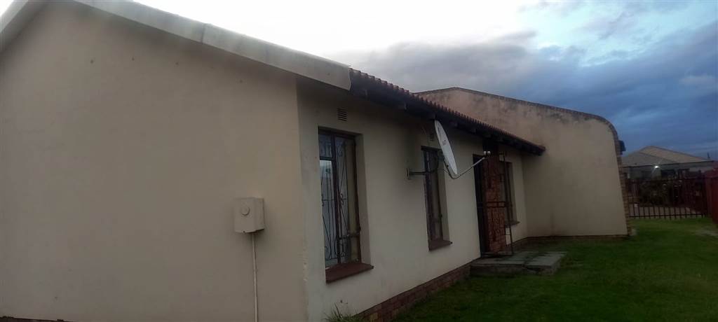 4 Bed House in Embalenhle photo number 12