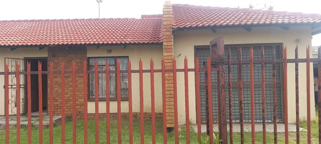 4 Bed House in Embalenhle photo number 18