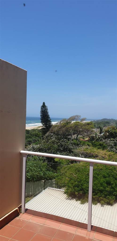 3 Bed Apartment in Illovo Beach photo number 24