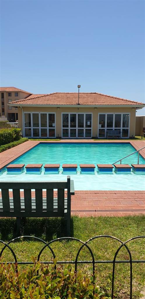 3 Bed Apartment in Illovo Beach photo number 1