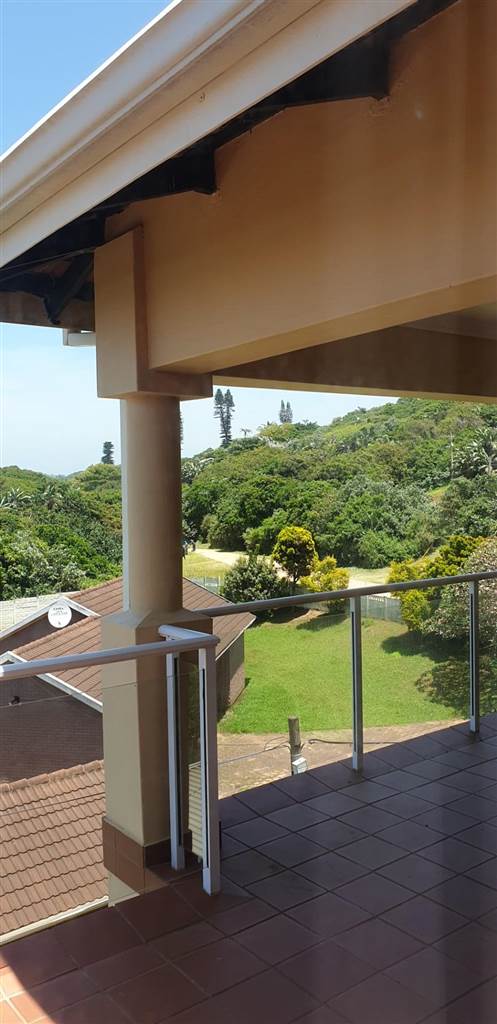 3 Bed Apartment in Illovo Beach photo number 25
