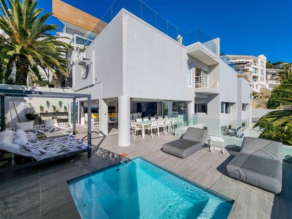 4 Bed Apartment in Bantry Bay