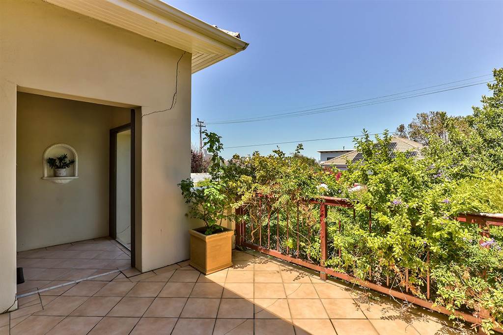 4 Bed House in Wynberg Upper photo number 8