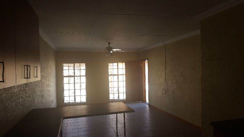 2 Bed Townhouse in Secunda photo number 5