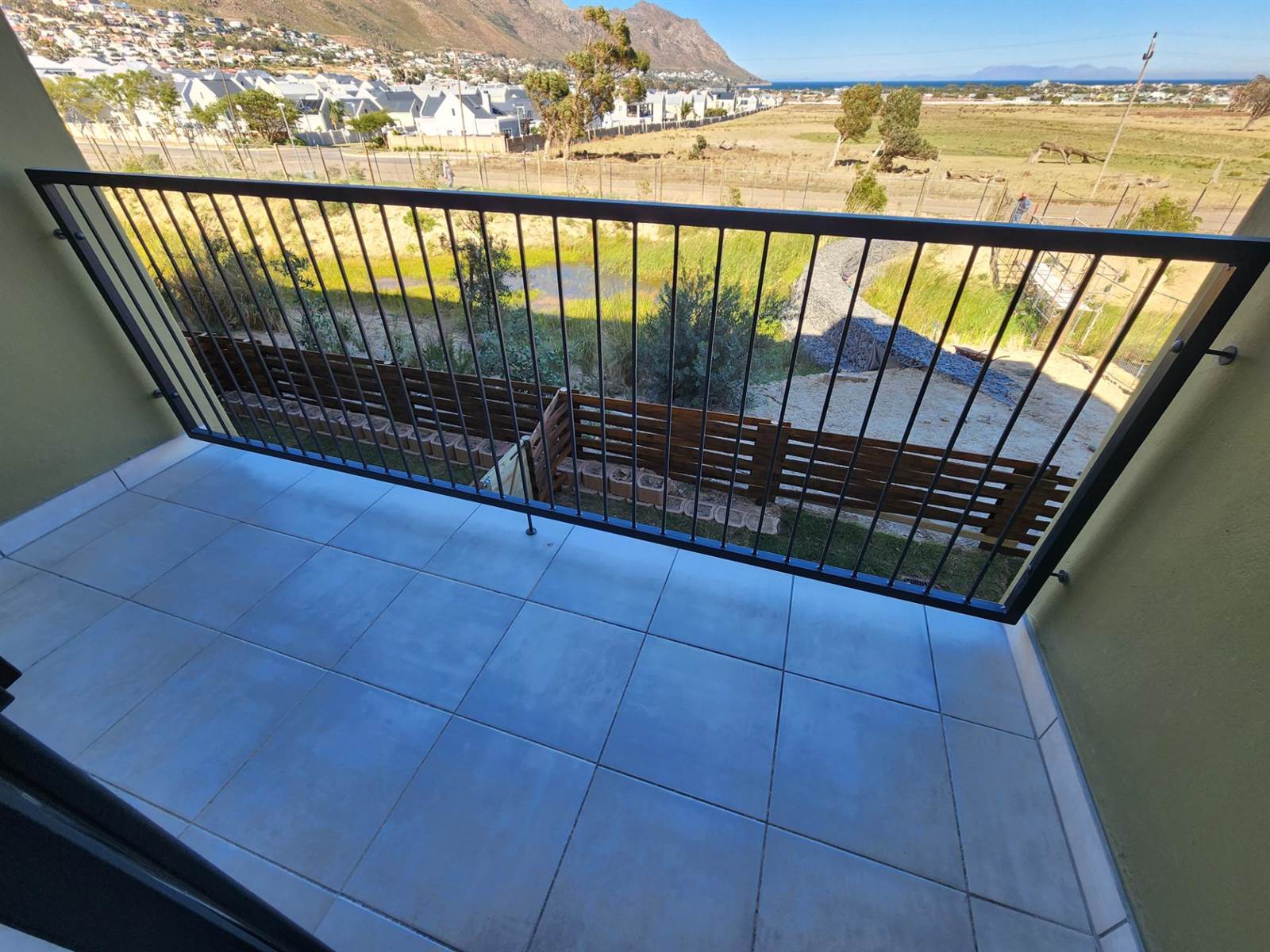 3 Bed Apartment in Gordons Bay Central photo number 6