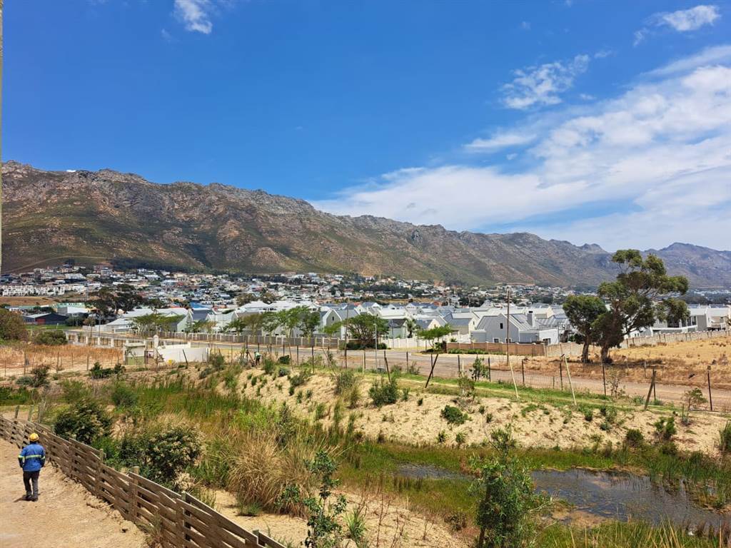 3 Bed Apartment in Gordons Bay Central photo number 23