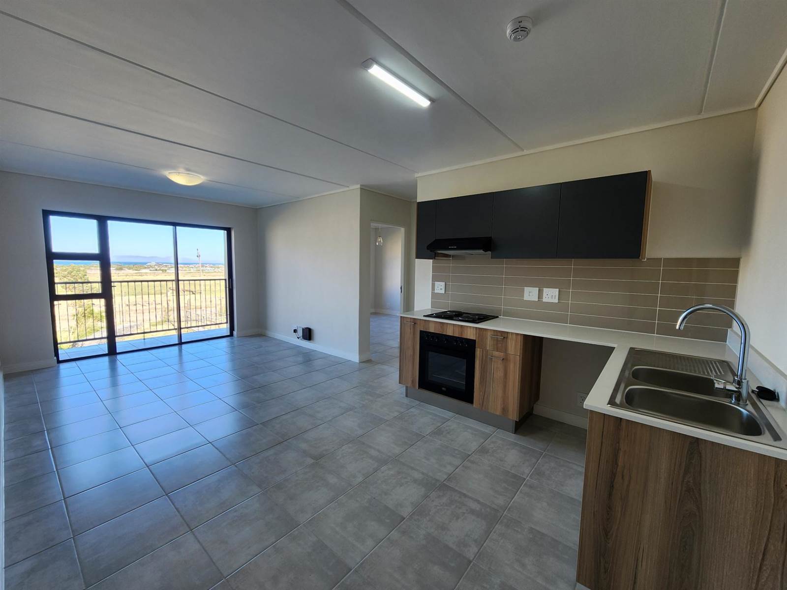 3 Bed Apartment in Gordons Bay Central photo number 3