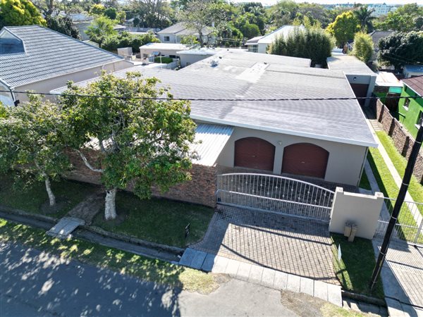 4 Bedroom House 4 Bedroom House