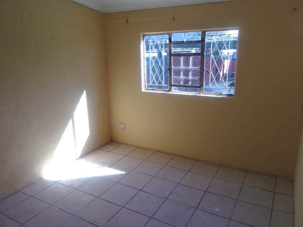 6 Bed House in Pietermaritzburg Central photo number 16