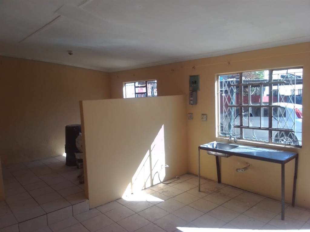 6 Bed House in Pietermaritzburg Central photo number 26
