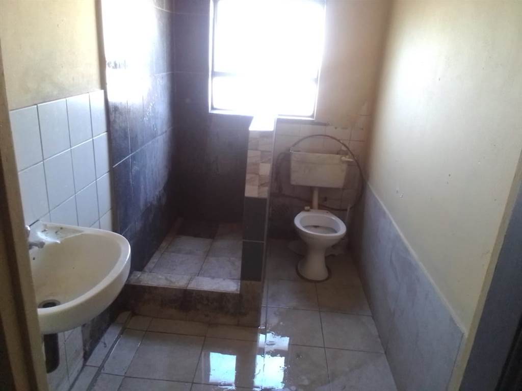 6 Bed House in Pietermaritzburg Central photo number 29