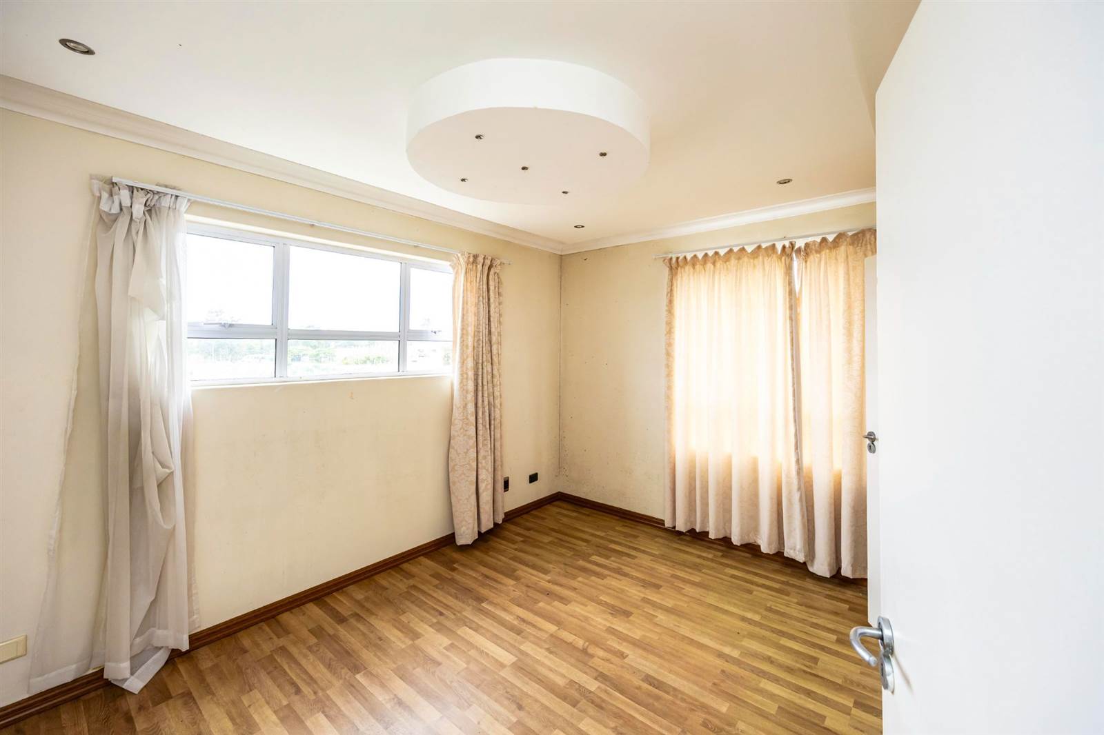 3 Bed Apartment in Beacon Bay photo number 15