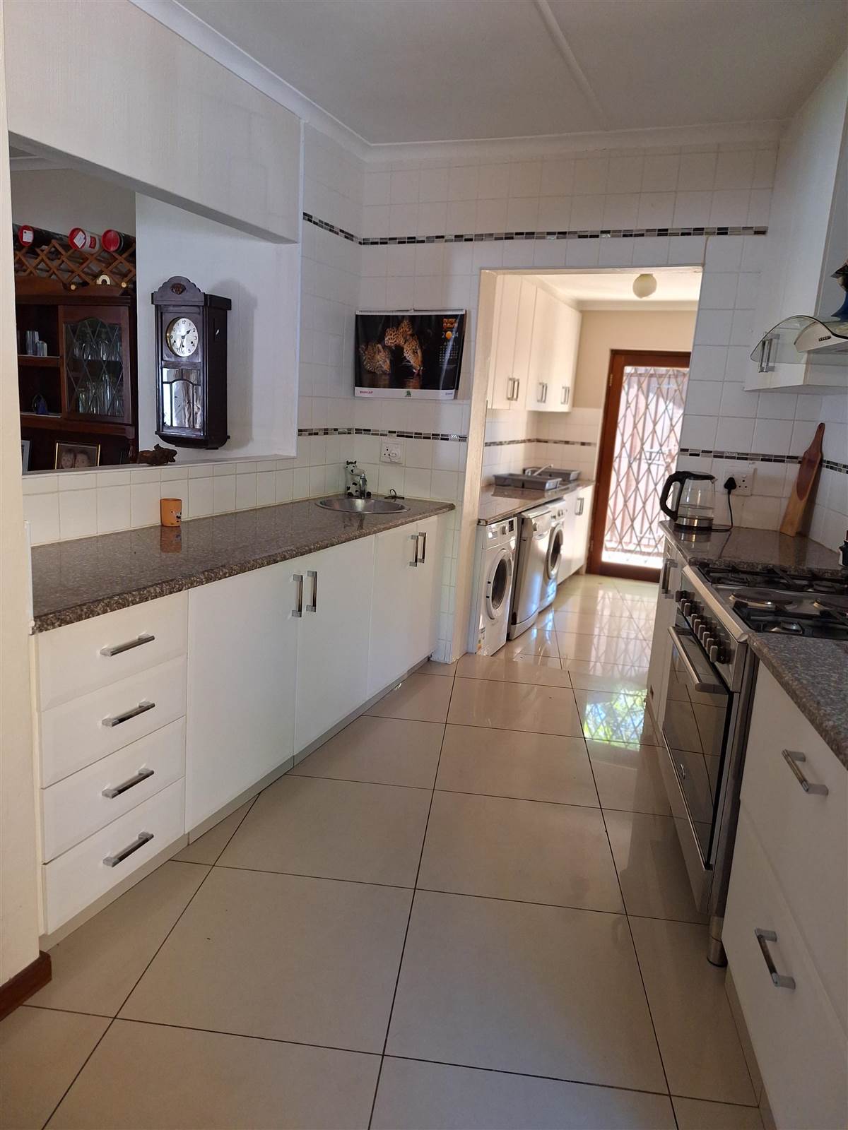 5 Bed House in Kloof photo number 2