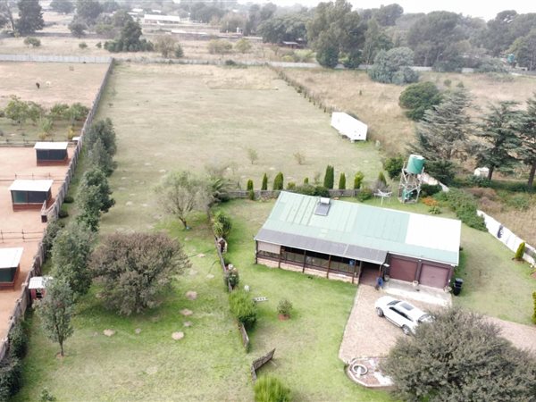 1.9 ha Smallholding 1.9 ha Smallholding
