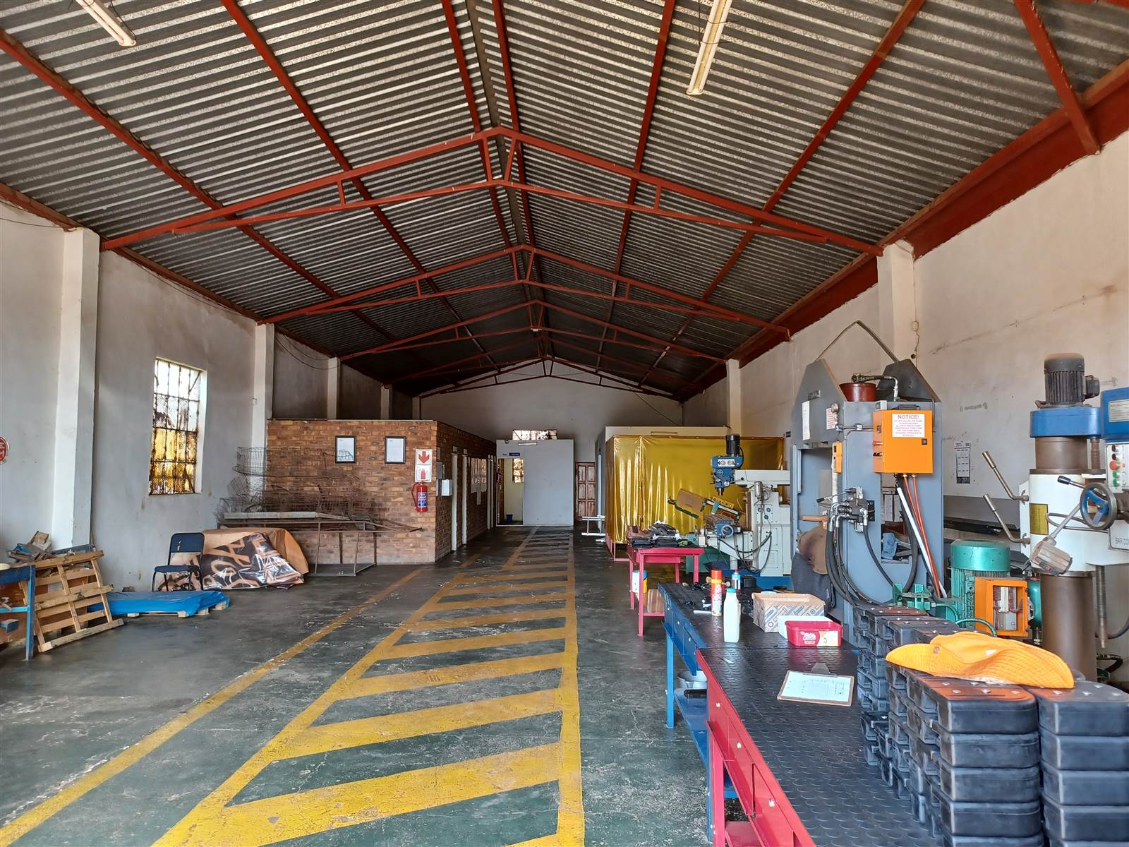 1000  m² Industrial space in Delmas photo number 13