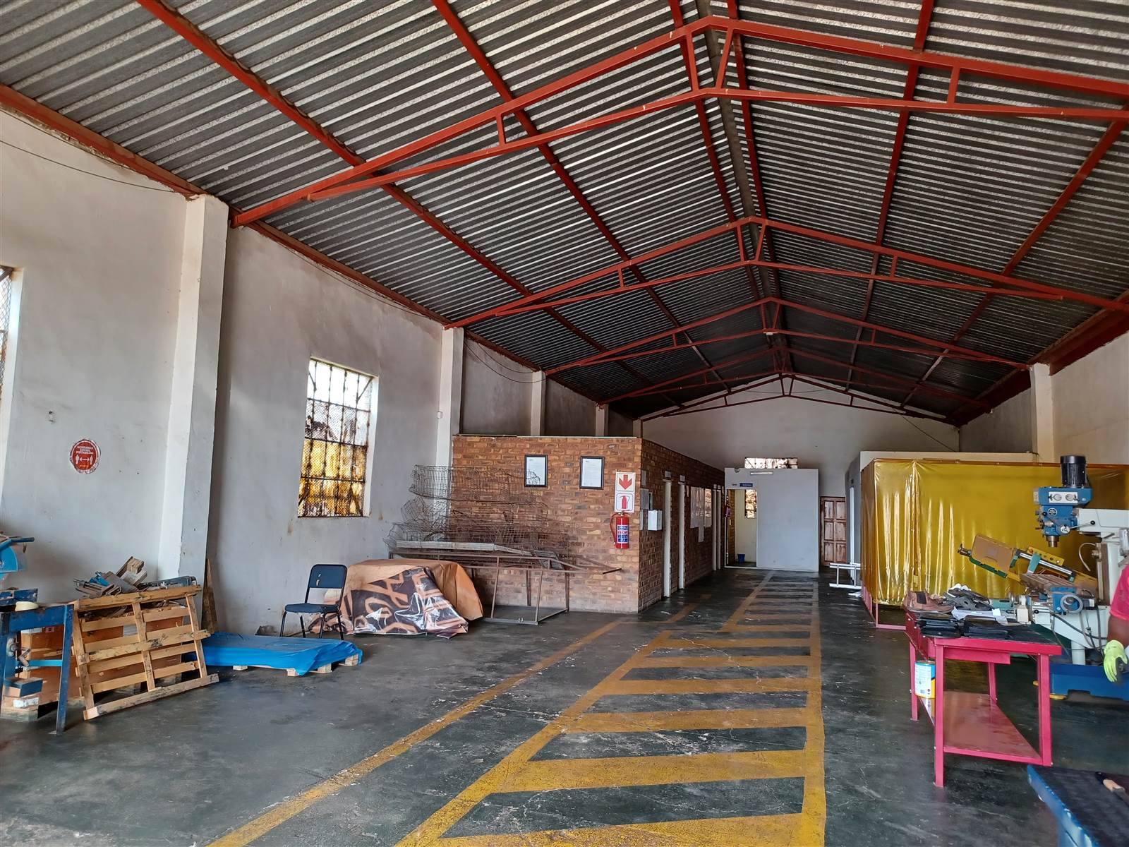 1000  m² Industrial space in Delmas photo number 14