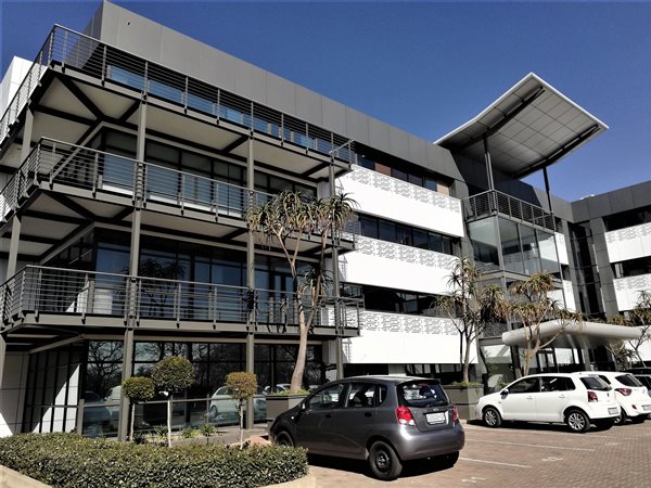 272  m² Commercial space