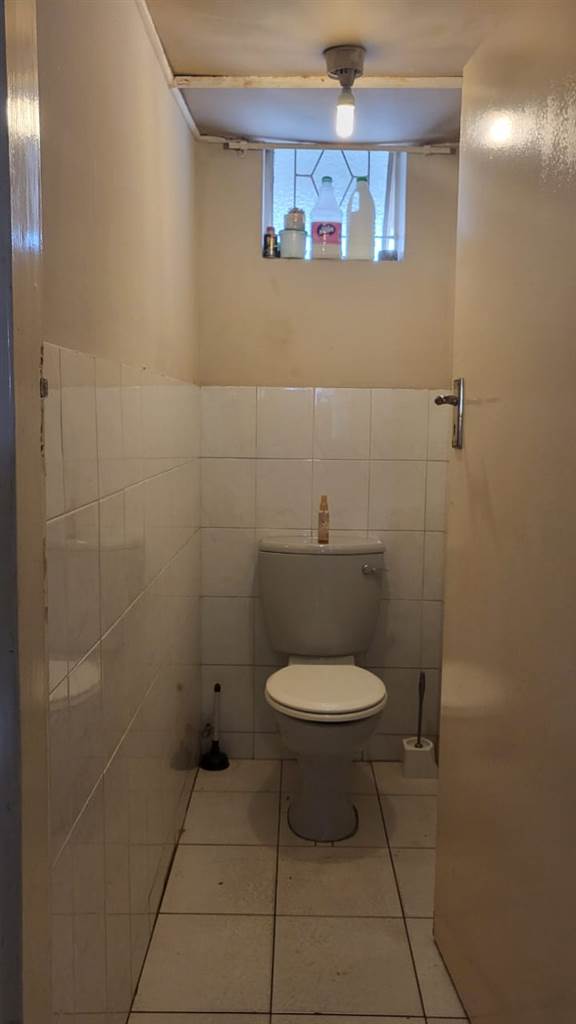 2 Bed Flat in Westridge photo number 8