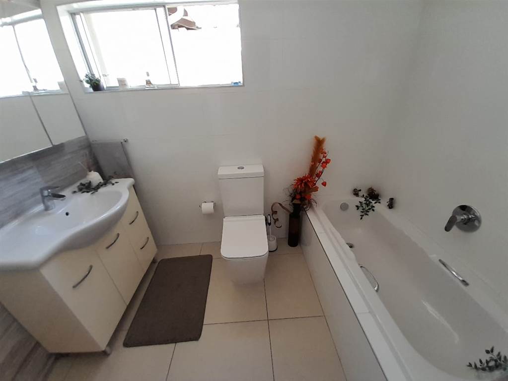 3 Bed Townhouse in Umhlanga Rocks photo number 12