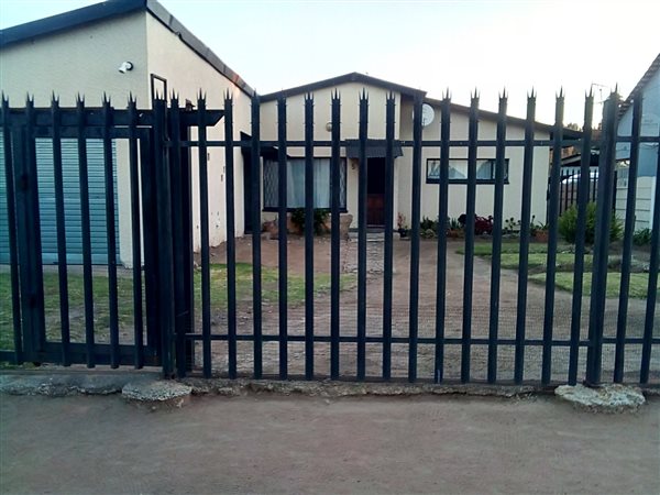 3 Bedroom House 3 Bedroom House