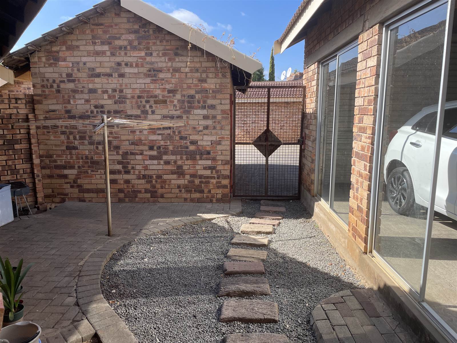 2 Bed Townhouse in Bloemfontein photo number 14