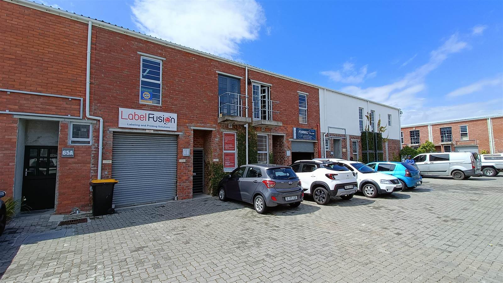 166  m² Industrial space in Maitland photo number 1