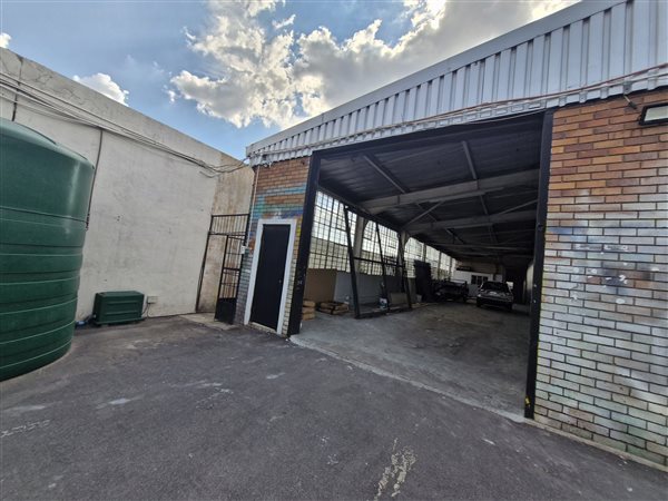 322  m² Industrial space