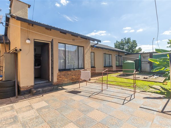 3 Bed House in Bakerton