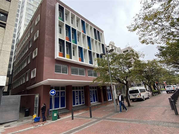 372  m² Commercial space