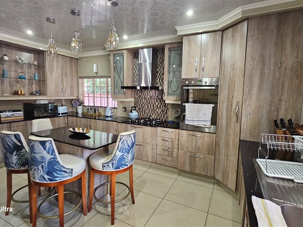 4 Bedroom House 4 Bedroom House