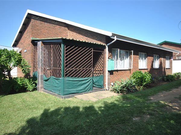 4 Bed House in Lennoxton