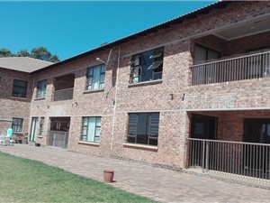 2 Bed Townhouse in Bredell AH