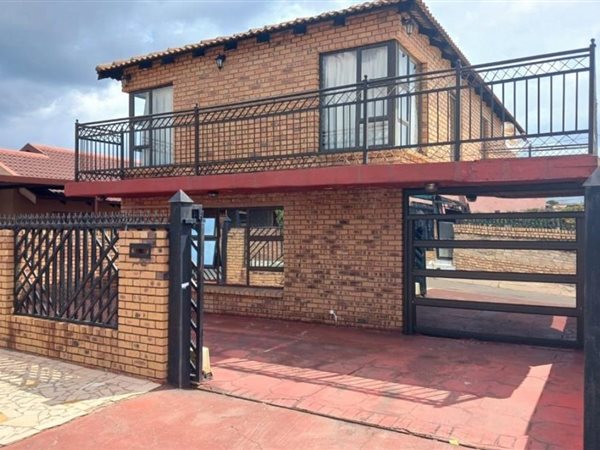 5 Bedroom House 5 Bedroom House