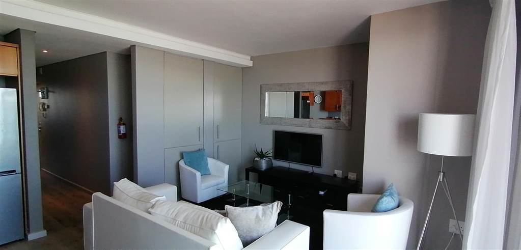 2 Bed Apartment in Bloubergstrand photo number 10