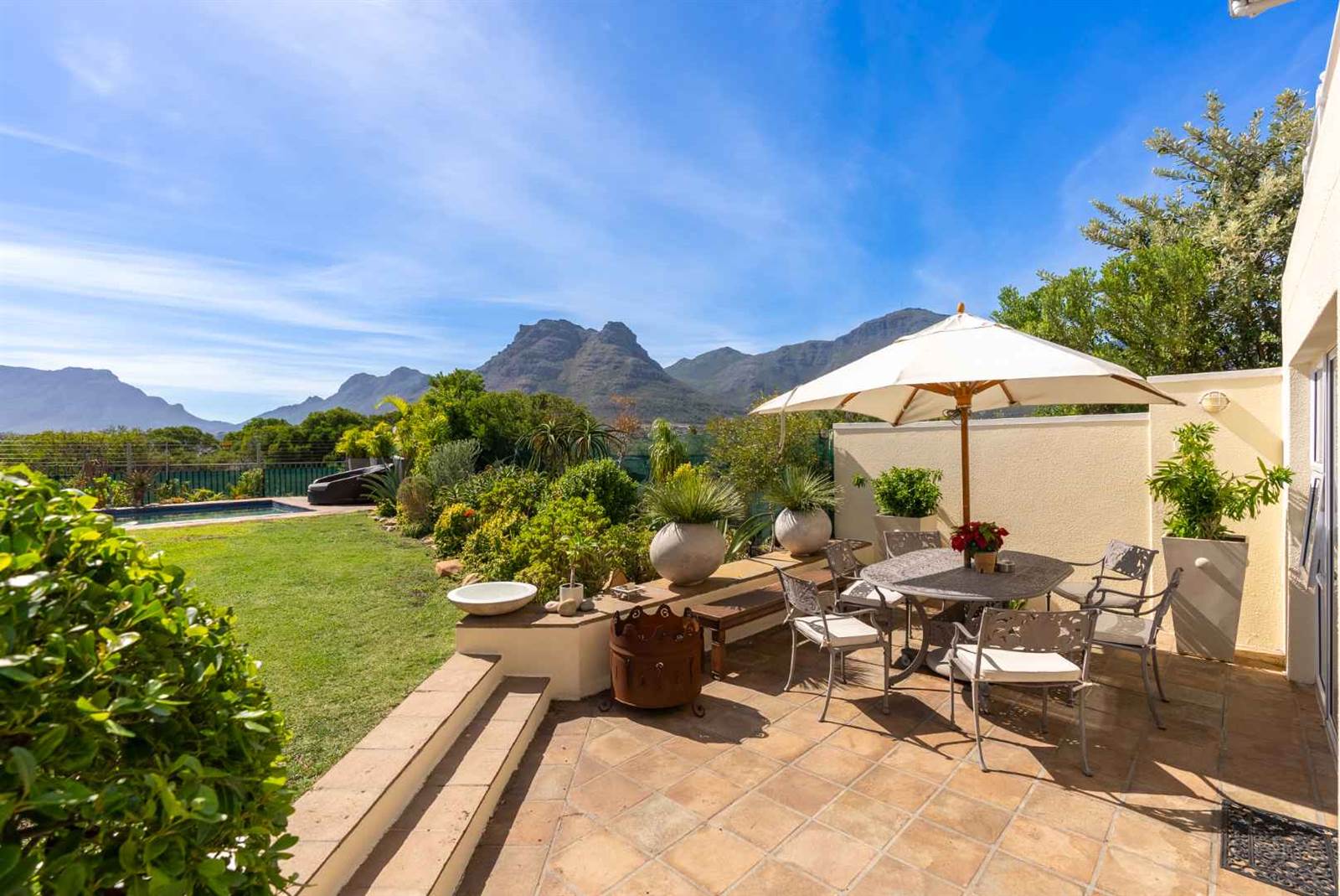 3 Bed Townhouse in Hout Bay and surrounds photo number 2