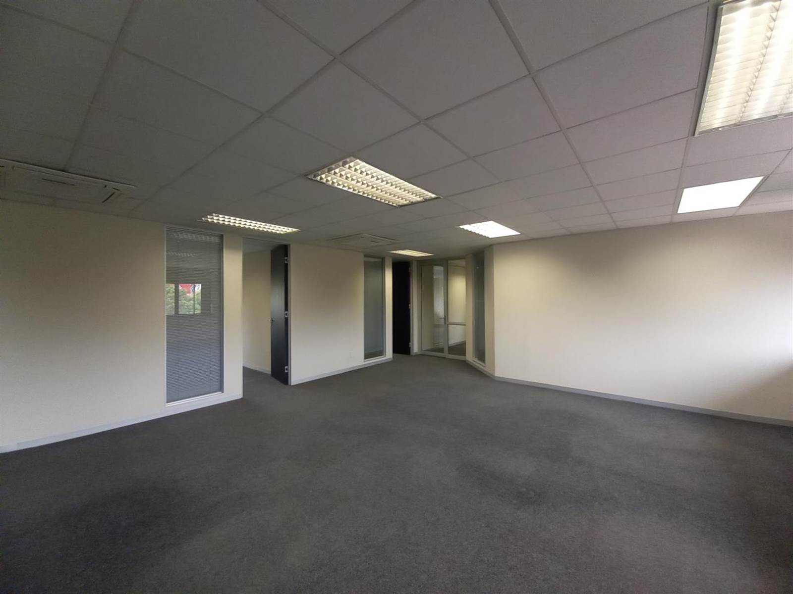 545  m² Office Space in Centurion CBD photo number 11