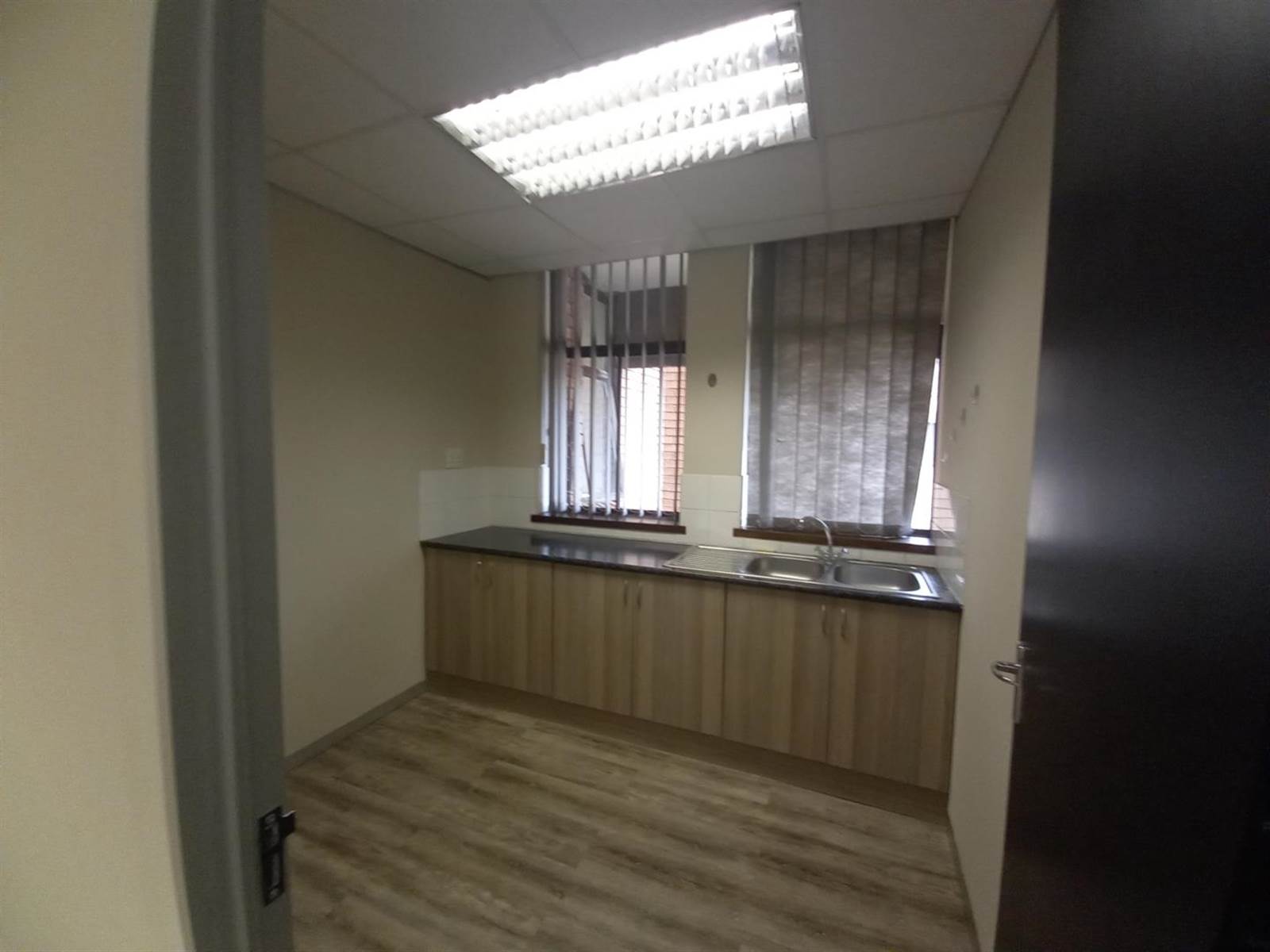 545  m² Office Space in Centurion CBD photo number 3
