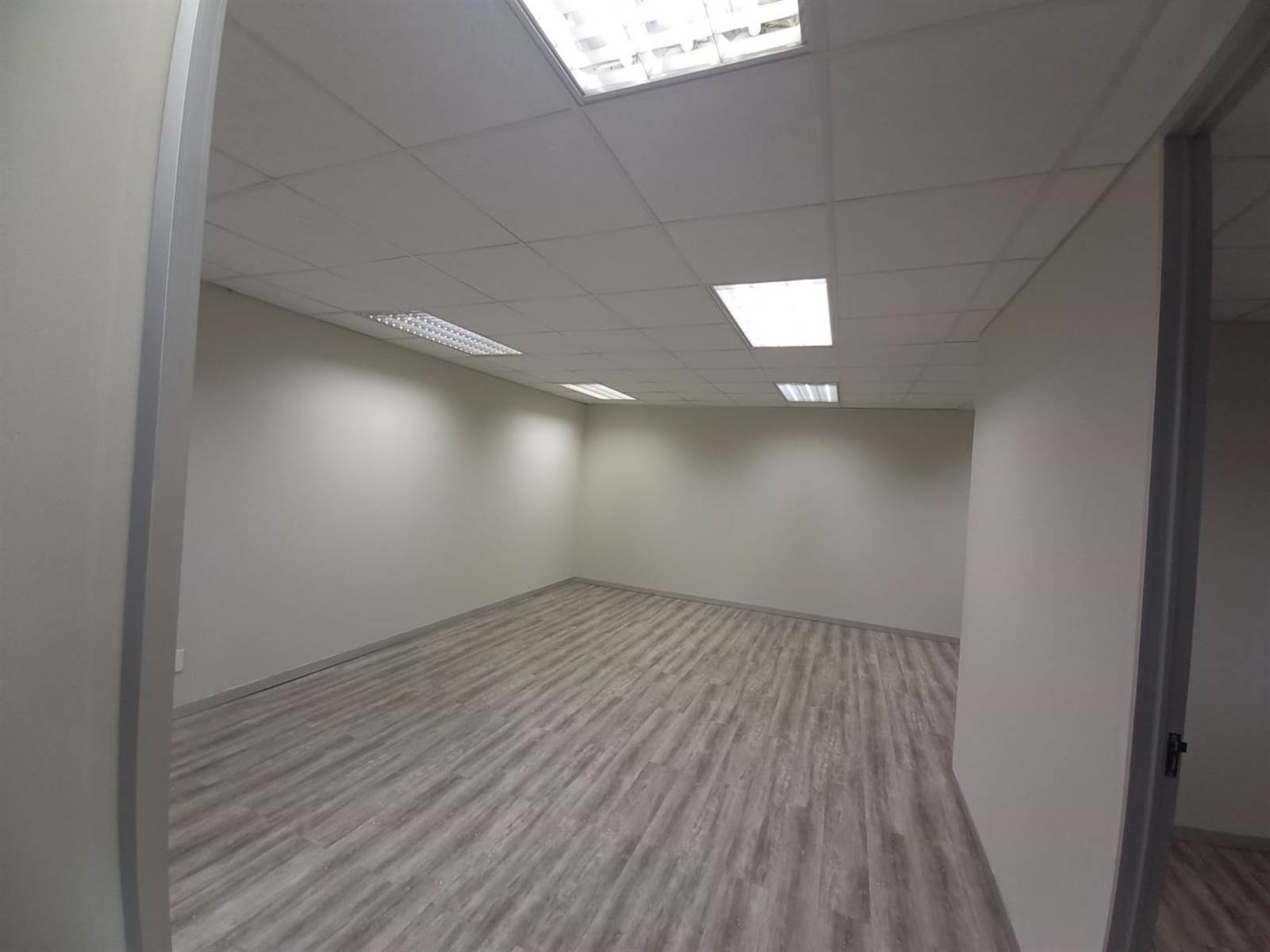 545  m² Office Space in Centurion CBD photo number 2