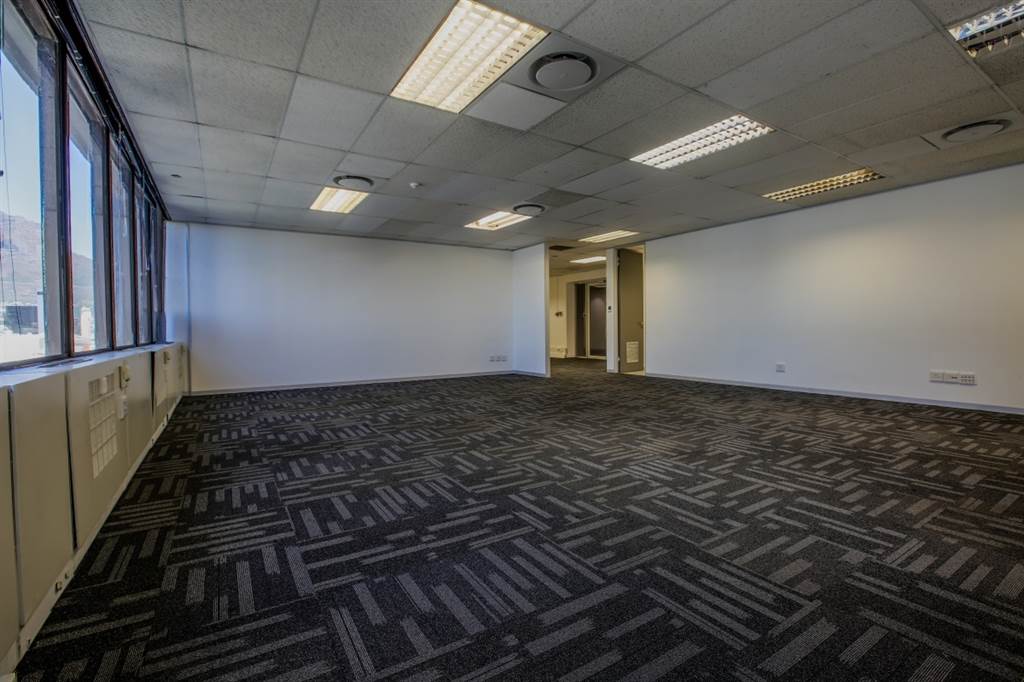 498  m² Office Space in Cape Town City Centre photo number 9