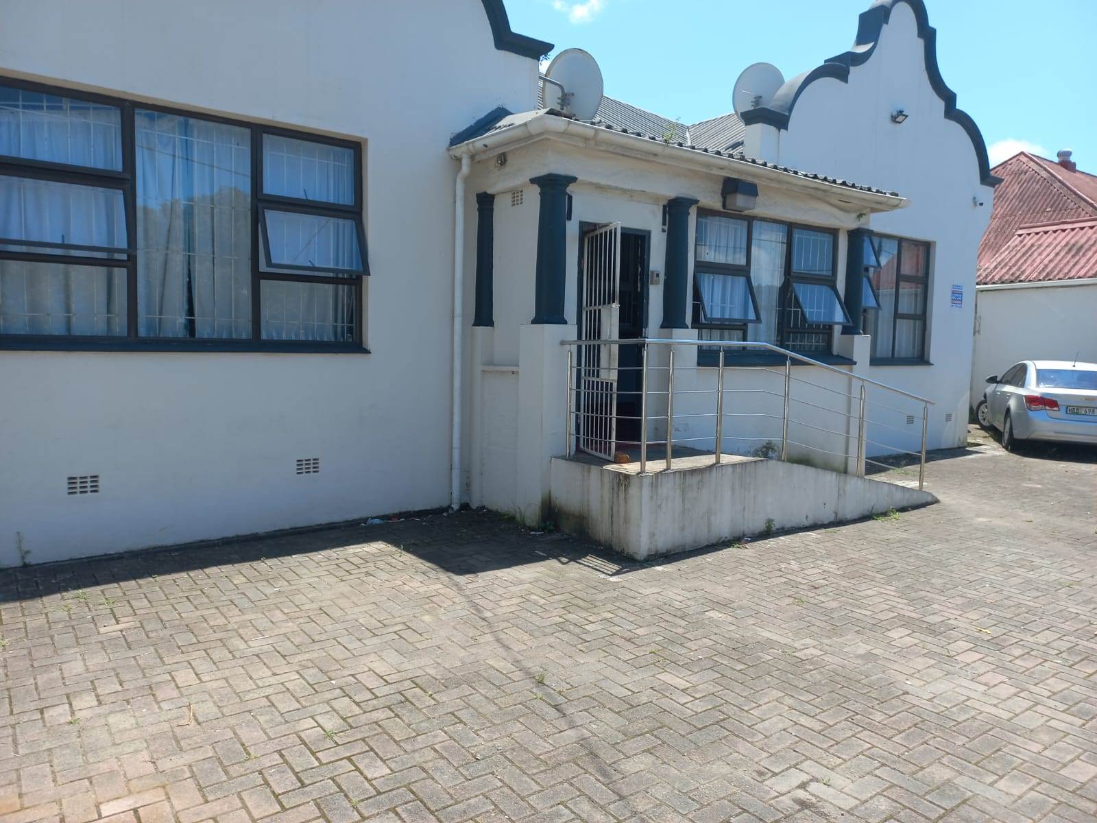 15 Bed House in Southernwood photo number 3
