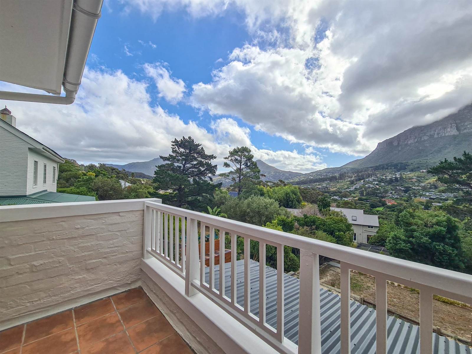 4 Bed House in Hout Bay and surrounds photo number 7